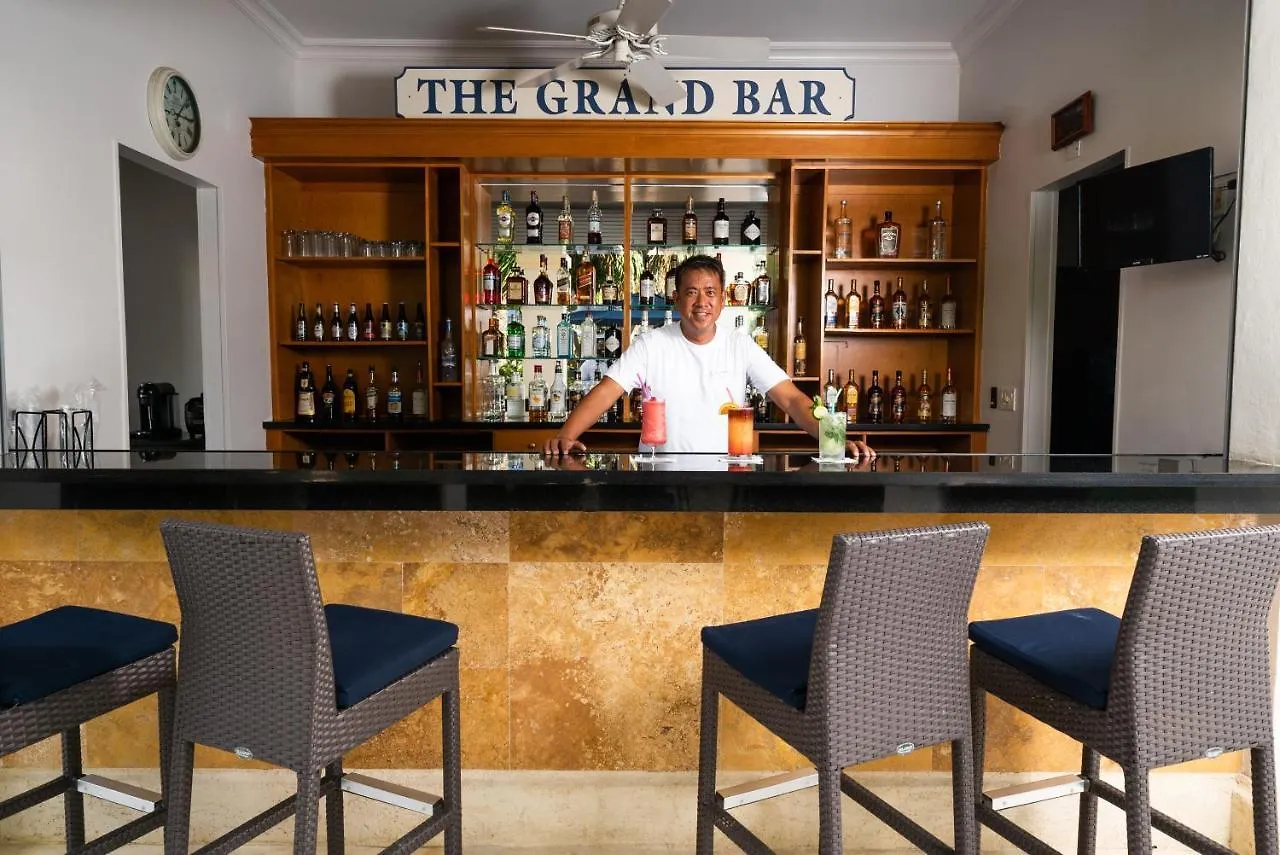 The Regent Grand Otel Grace Bay