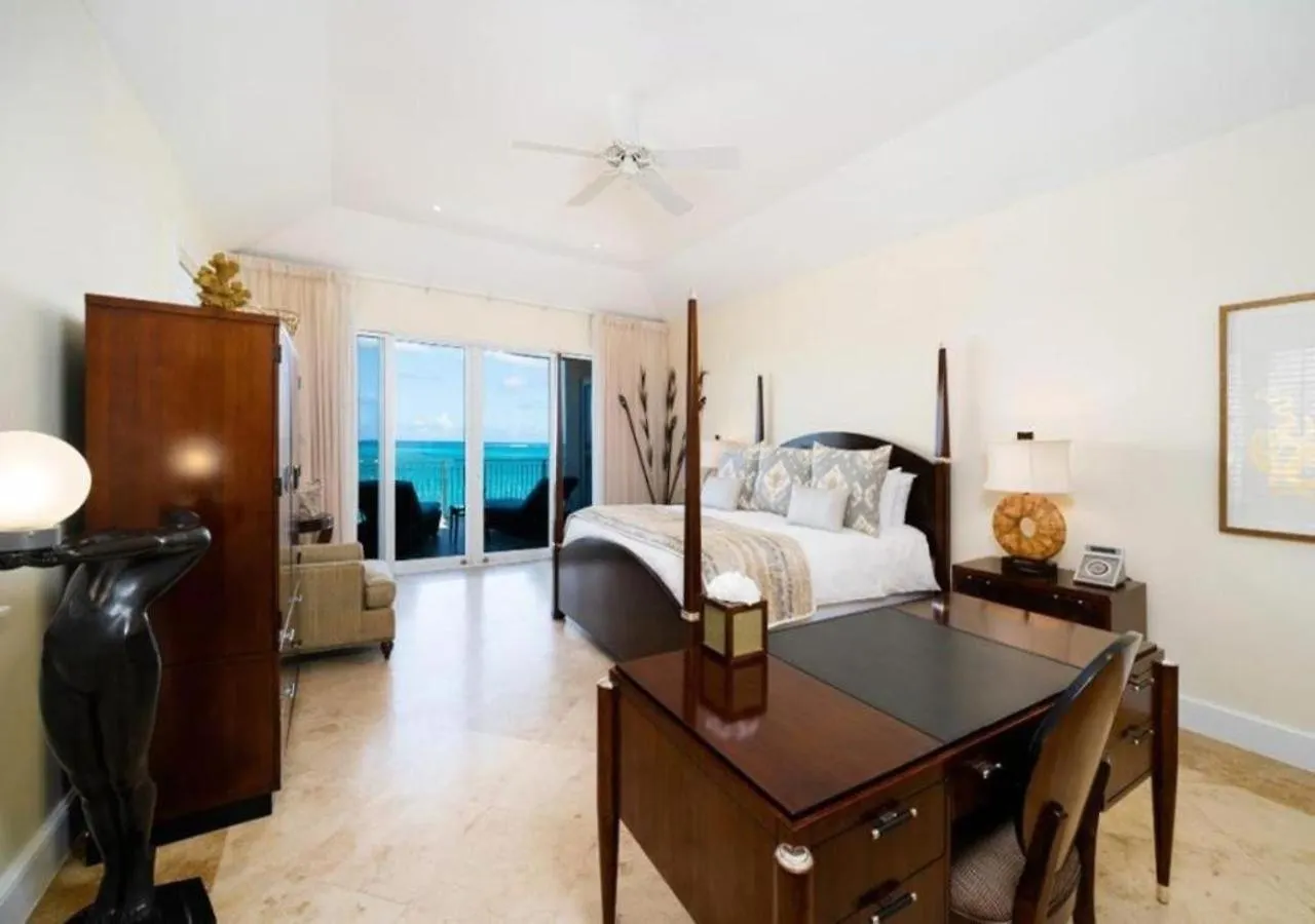 The Regent Grand Otel Grace Bay
